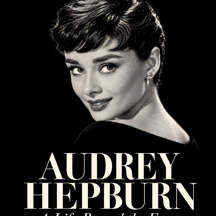 AUDREY HEPBURN. A LIFE IN 236 ILLUSTRATED SCENES